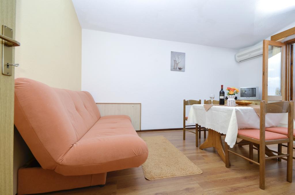 Apartments Ana Baska Voda Ruang foto